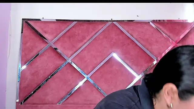 KikaDuque online show from 06.12.26