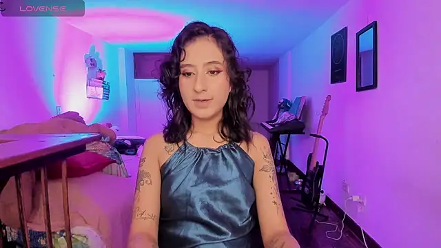 Snapshot of atenea_dragon__ chatting on 10.30.25 atenea dragon online show from 10.30.25