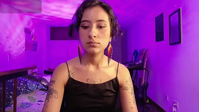 Snapshot of atenea_dragon__ chatting on 12.01.25 atenea dragon online show from 12.01.25