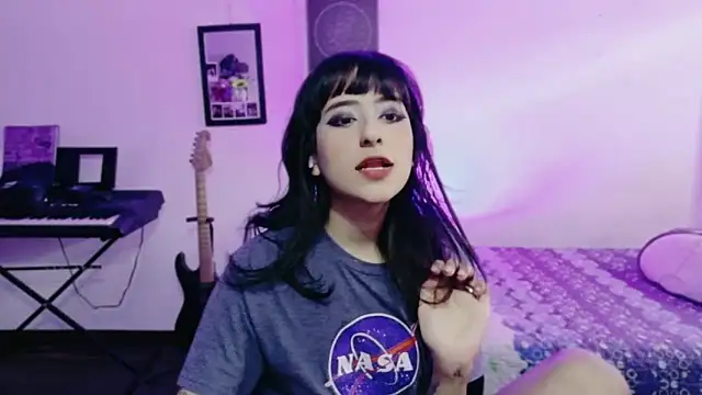 Snapshot of atenea_dragon__ chatting on 03.15.26 atenea dragon online show from 03.15.26