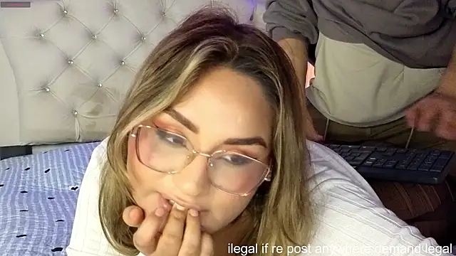 Snapshot of laurale_phillipe chatting on 09.12.25 laurale phillipe online show from 09.12.25