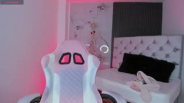 chloesagee online show from 12.03.25