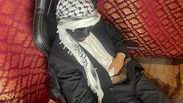 Snapshot of JUSTFORRICH chatting on 11.12.25 JUSTFORRICH online show from 11.12.25