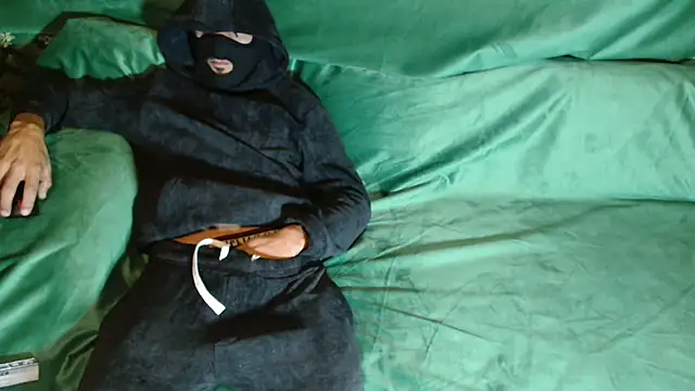 Snapshot of JUSTFORRICH chatting on 01.12.26 JUSTFORRICH online show from 01.12.26