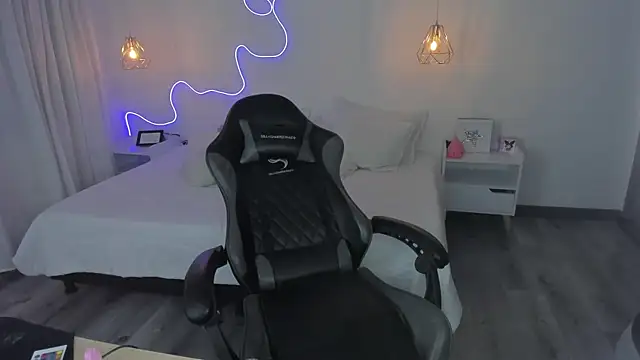 Snapshot of Noahcryptic chatting on 01.14.26 Noahcryptic online show from 01.14.26