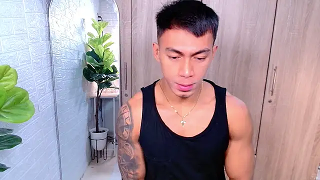 Snapshot of PinooyMilker chatting on 10.05.25 PinooyMilker online show from 10.05.25