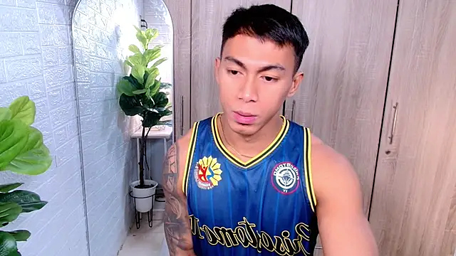 Snapshot of PinooyMilker chatting on 10.10.25 PinooyMilker online show from 10.10.25