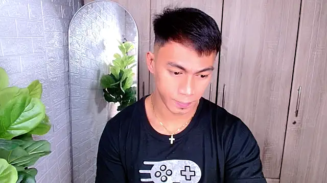 Snapshot of PinooyMilker chatting on 10.18.25 PinooyMilker online show from 10.18.25