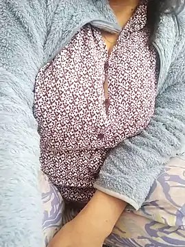 Snapshot of zerdaliii chatting on 10.13.25 zerdaliii online show from 10.13.25