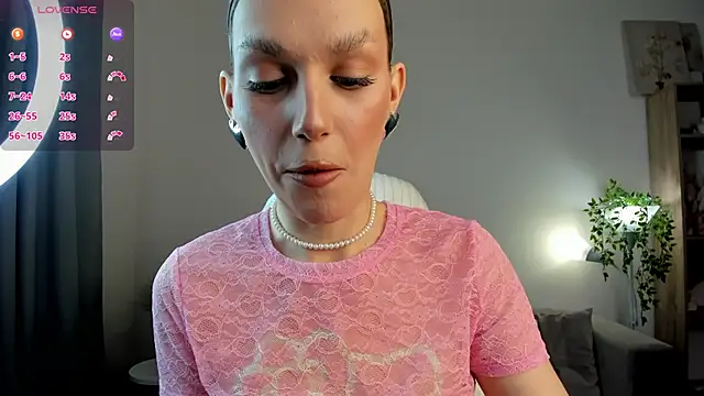 Ice Strawberry online show from 11.16.25