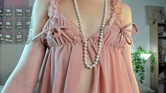 Ice Strawberry online show from 11.21.25