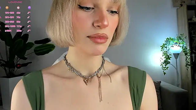 Ice Strawberry online show from 01.18.26