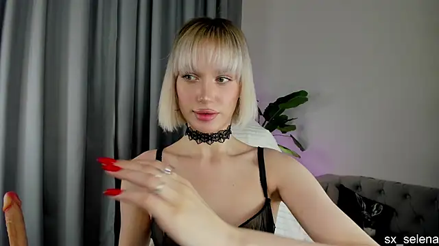 Ice Strawberry online show from 04.26.26