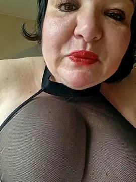 Snapshot of curvymilfxx990 chatting on 02.15.26 curvymilfxx990 online show from 02.15.26