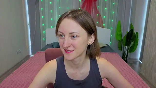 LuluChiiii online show from 12.22.25