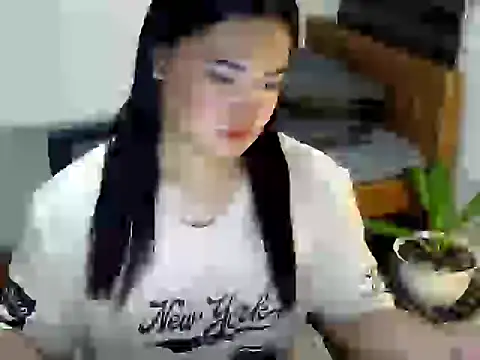 Snapshot of Annierose_ts chatting on 10.02.25 Annierose ts online show from 10.02.25