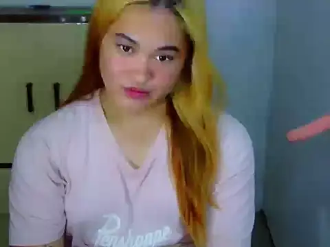 Snapshot of Annierose_ts chatting on 02.16.26 Annierose ts online show from 02.16.26