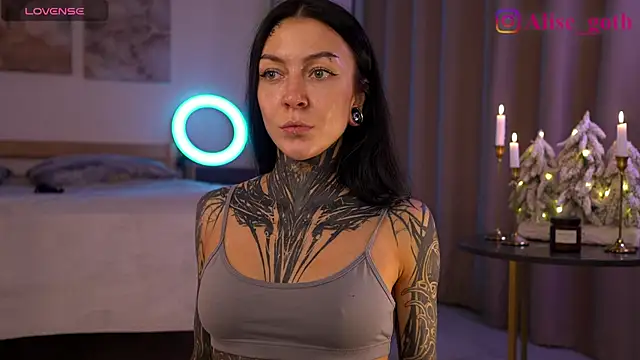 Snapshot of Alise_Eve_ chatting on 11.29.25 Alise Eve online show from 11.29.25