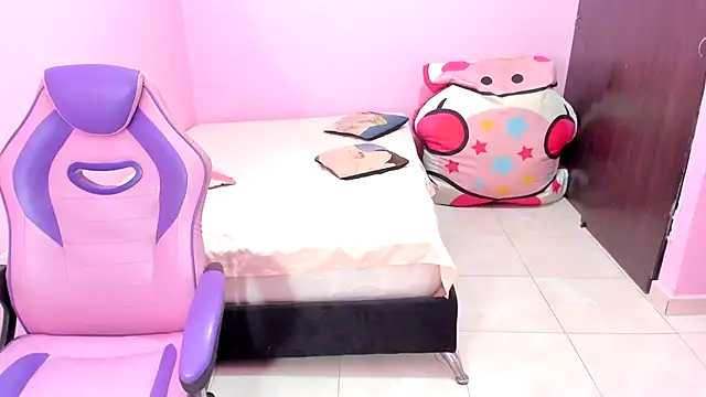Snapshot of latin_doll_squirts chatting on 09.26.25 latin doll squirts online show from 09.26.25