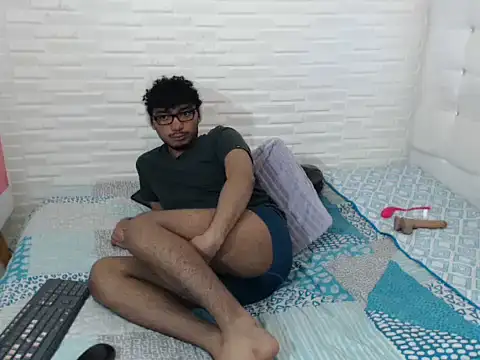 Snapshot of felipecams123 chatting on 09.13.25 felipecams123 online show from 09.13.25