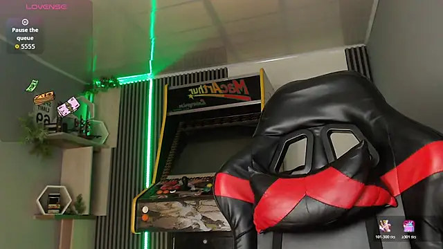 Snapshot of Bastian_MCcormick chatting on 11.20.25 Bastian MCcormick online show from 11.20.25