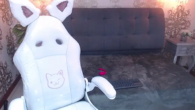 Snapshot of KendyLoveLans chatting on 09.20.25 KendyLoveLans online show from 09.20.25