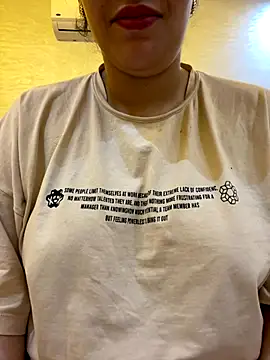 Snapshot of Bold-arabic-vibes chatting on 12.14.25 Bold-arabic-vibes online show from 12.14.25