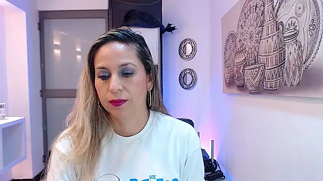 Snapshot of DianaPearls chatting on 02.11.26 DianaPearls online show from 02.11.26