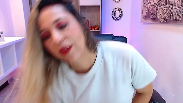 Snapshot of DianaPearls chatting on 02.19.26 DianaPearls online show from 02.19.26