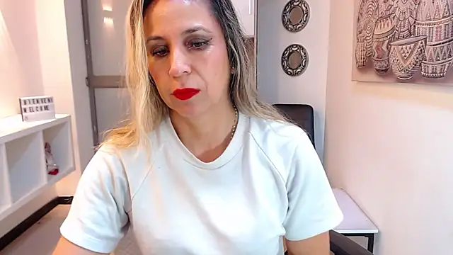 Snapshot of DianaPearls chatting on 02.23.26 DianaPearls online show from 02.23.26