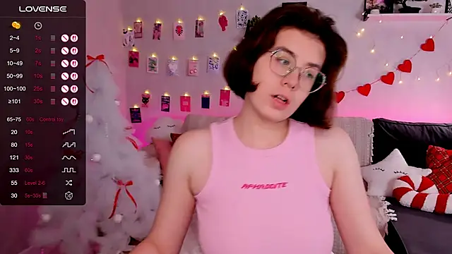 Snapshot of BellaCaress chatting on 12.15.25 BellaCaress online show from 12.15.25