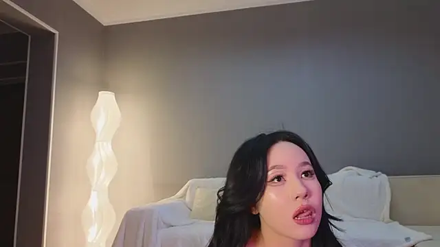 Snapshot of lunajii chatting on 12.14.25 lunajii online show from 12.14.25