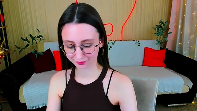YourLovellyStory online show from 04.25.26