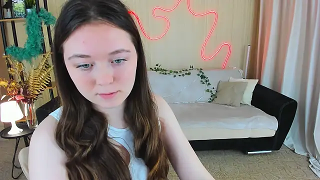 AlluringLookk online show from 10.04.25