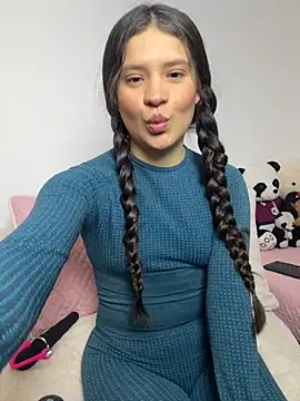 Snapshot of Emilyybennet_ chatting on 10.17.25 Emilyybennet online show from 10.17.25