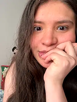 Snapshot of Emilyybennet_ chatting on 11.18.25 Emilyybennet online show from 11.18.25