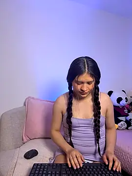 Snapshot of Emilyybennet_ chatting on 11.21.25 Emilyybennet online show from 11.21.25