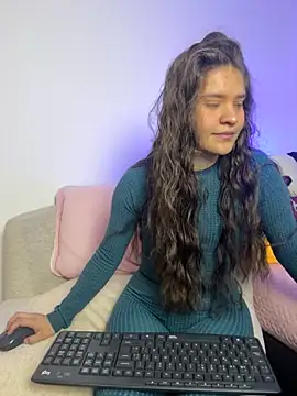 Snapshot of Emilyybennet_ chatting on 11.25.25 Emilyybennet online show from 11.25.25