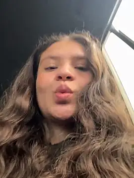 Snapshot of Emilyybennet_ chatting on 02.14.26 Emilyybennet online show from 02.14.26