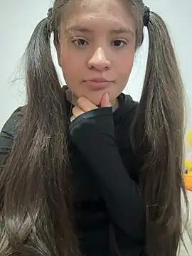 Snapshot of Emilyybennet_ chatting on 03.21.26 Emilyybennet online show from 03.21.26