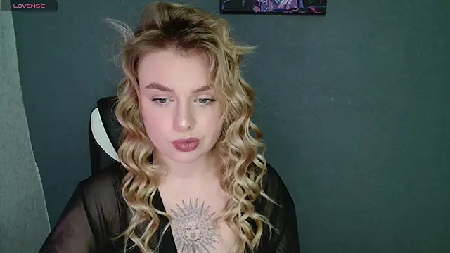 Snapshot of AngelicaHollywood chatting on 10.26.25 AngelicaHollywood online show from 10.26.25