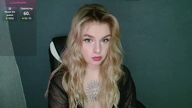 Snapshot of AngelicaHollywood chatting on 10.27.25 AngelicaHollywood online show from 10.27.25