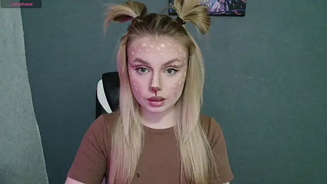 Snapshot of AngelicaHollywood chatting on 10.31.25 AngelicaHollywood online show from 10.31.25