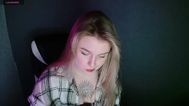 Snapshot of AngelicaHollywood chatting on 11.02.25 AngelicaHollywood online show from 11.02.25