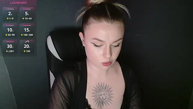 Snapshot of AngelicaHollywood chatting on 11.12.25 AngelicaHollywood online show from 11.12.25