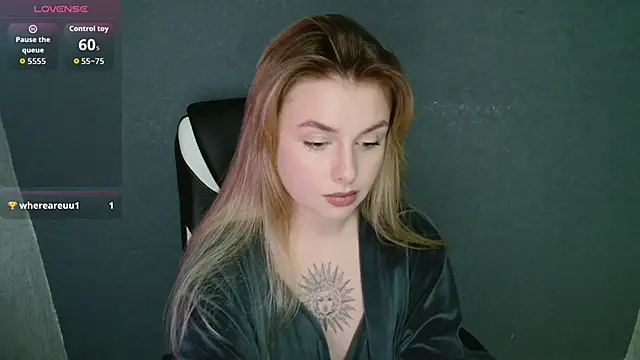 Snapshot of AngelicaHollywood chatting on 11.14.25 AngelicaHollywood online show from 11.14.25