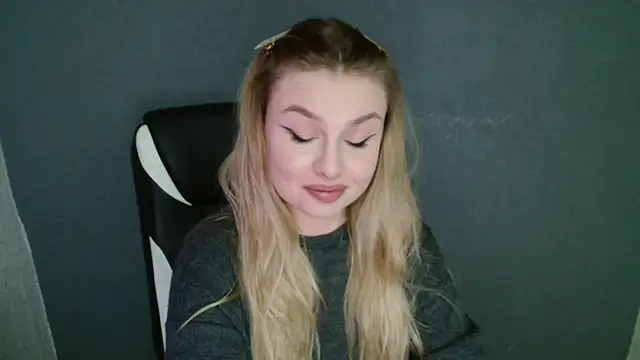 Snapshot of AngelicaHollywood chatting on 11.15.25 AngelicaHollywood online show from 11.15.25