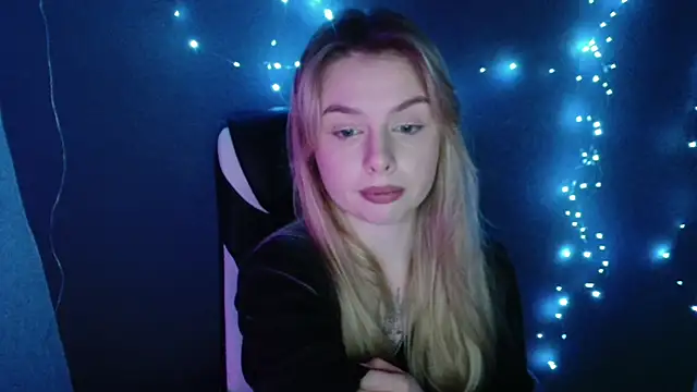 Snapshot of AngelicaHollywood chatting on 11.20.25 AngelicaHollywood online show from 11.20.25