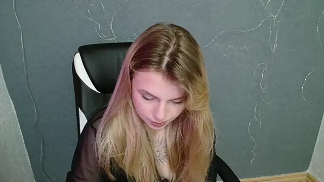 Snapshot of AngelicaHollywood chatting on 11.23.25 AngelicaHollywood online show from 11.23.25