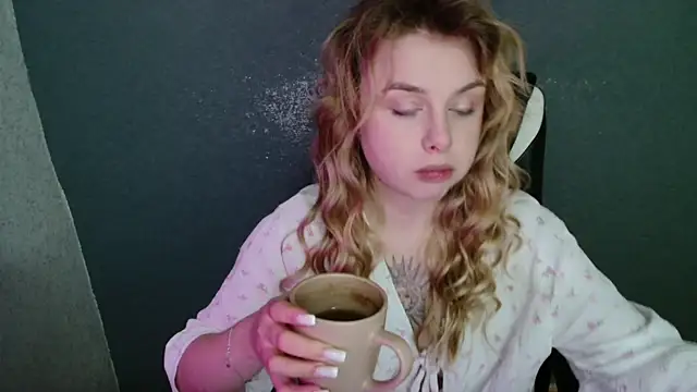 Snapshot of AngelicaHollywood chatting on 11.25.25 AngelicaHollywood online show from 11.25.25